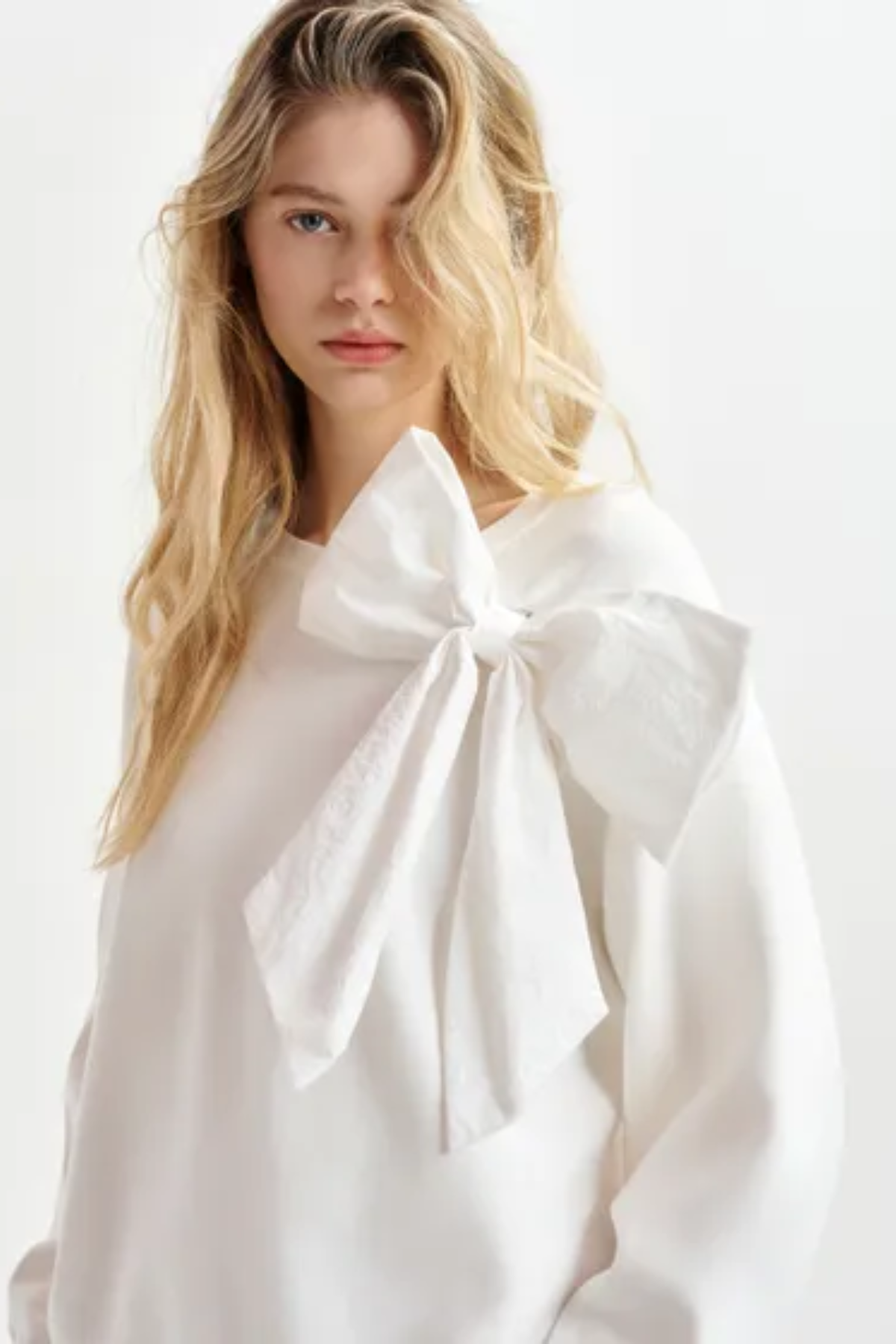 Hoslo Pullover With Bow