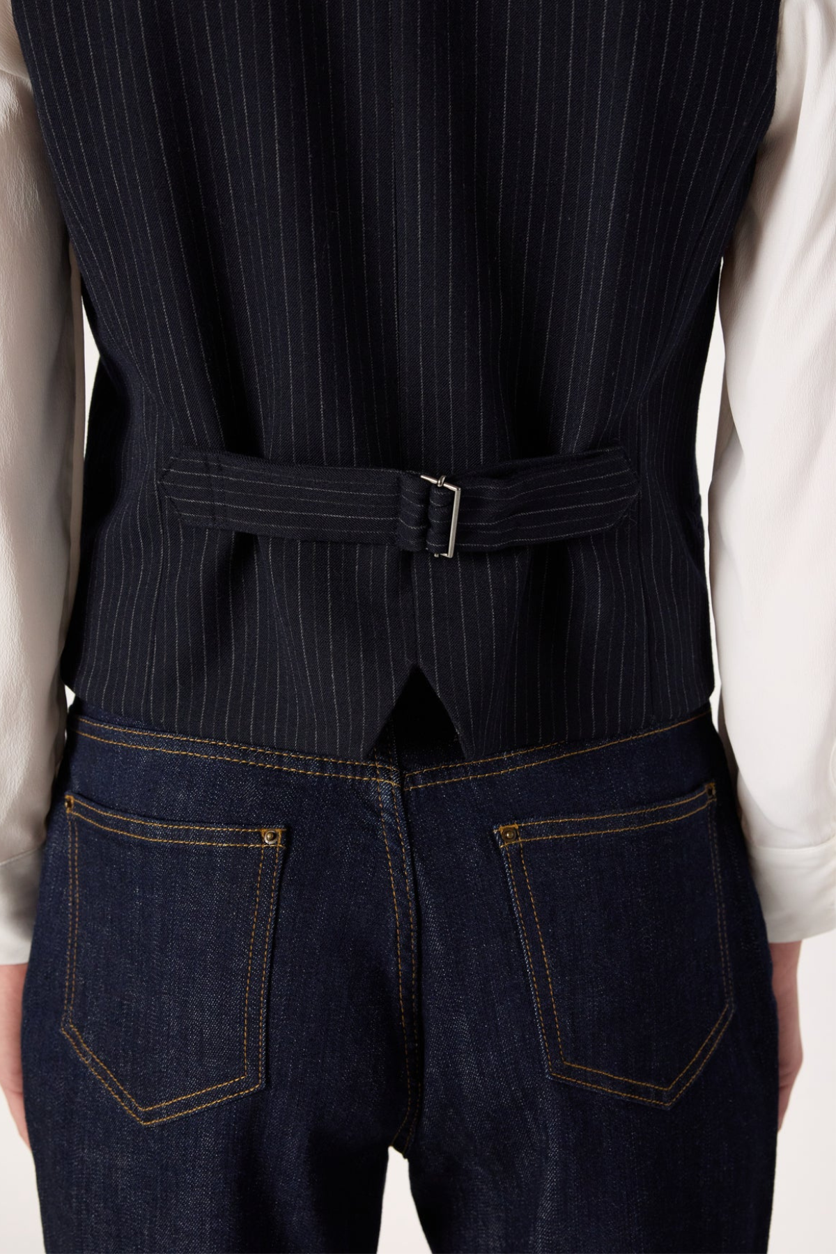 Nelia Vest