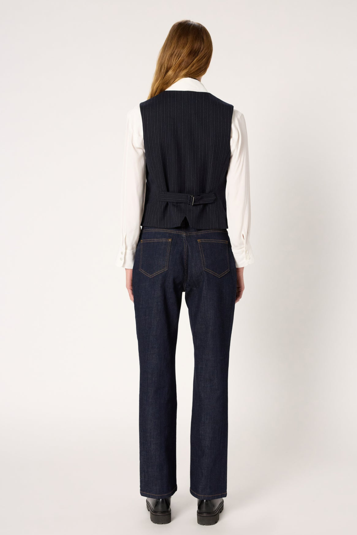 Nelia Vest