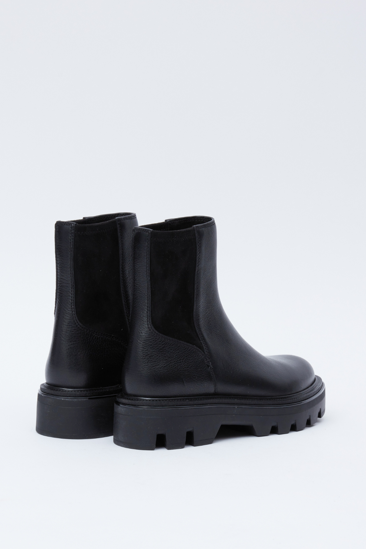 Quinn Chelsea Boot