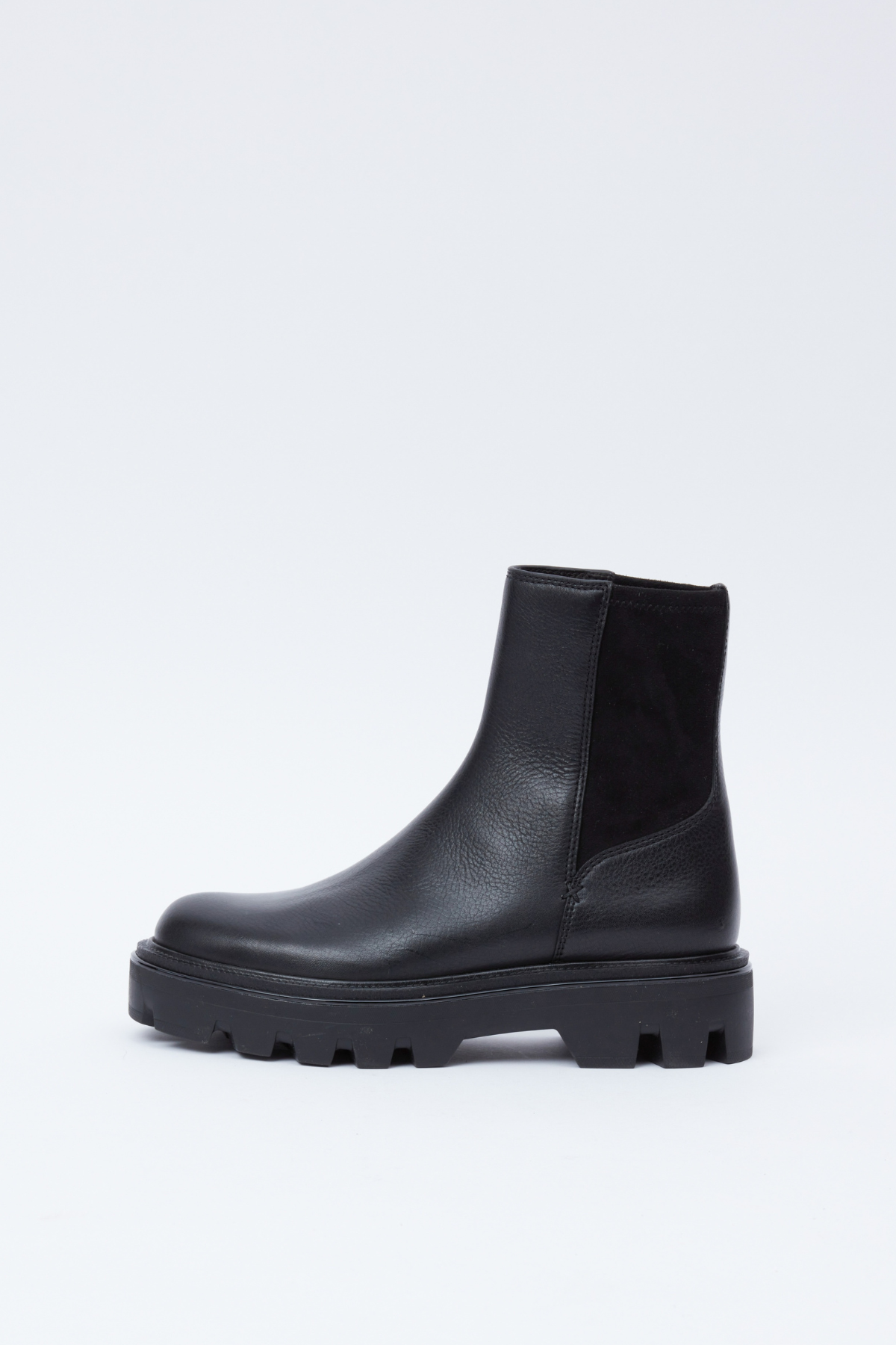 Quinn Chelsea Boot