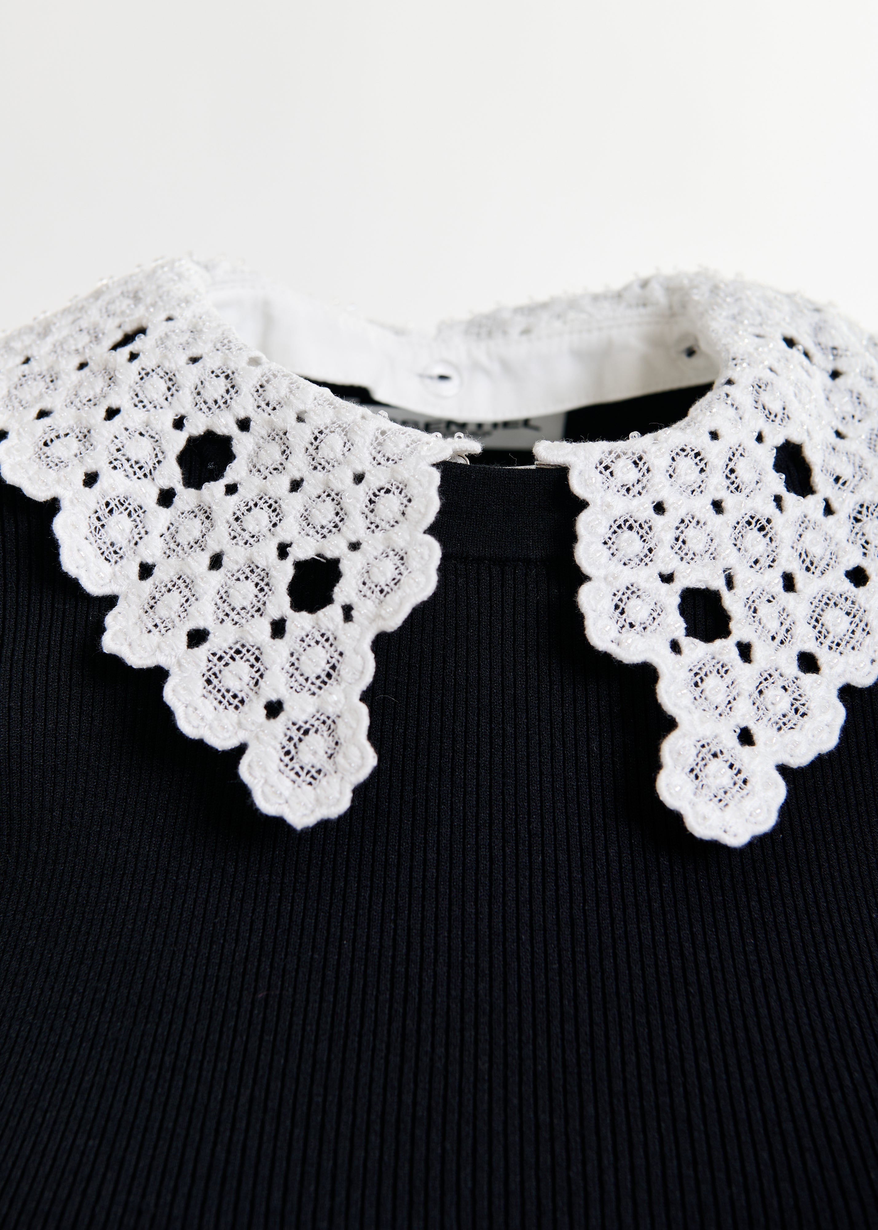 Halamo Top With Lace Collar